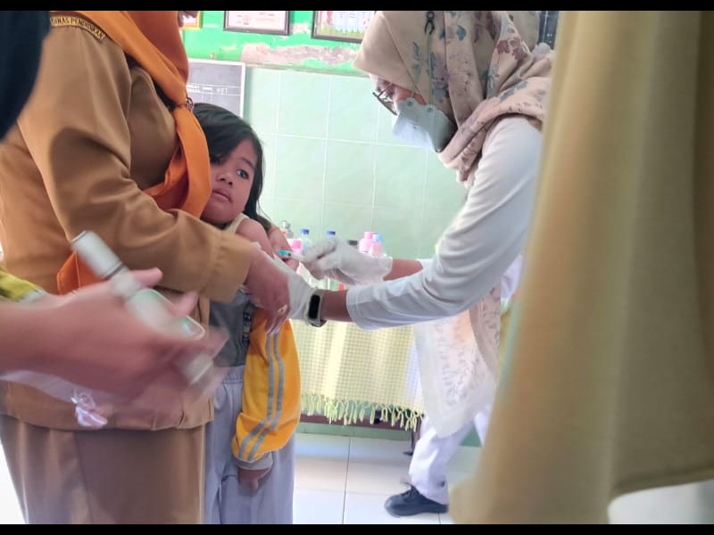 Imunisasi MR (Measles Rubella) Kelas 1.