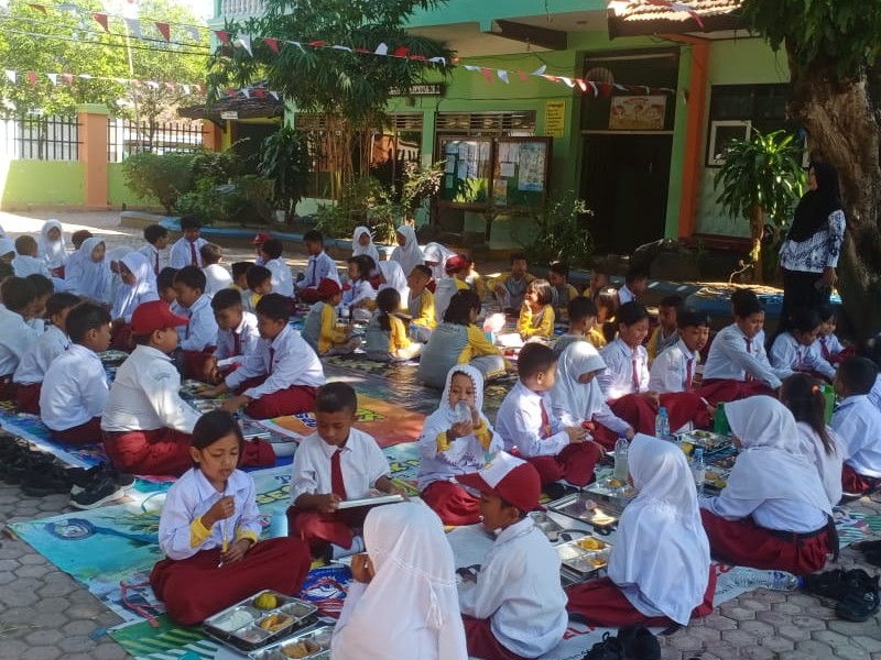 MBG ( Makan Bergizi Gratis )