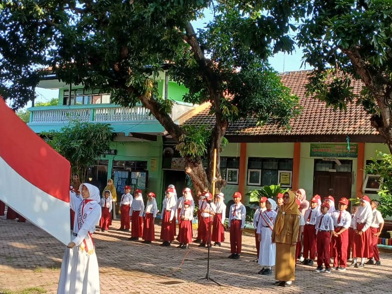 Hari pertama masuk sekolah setelah hari Raya Idul Fitri