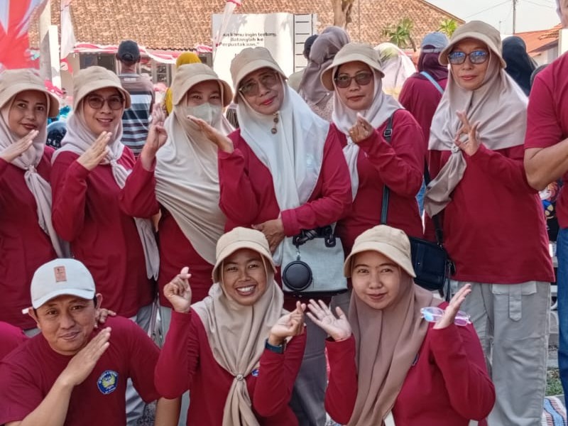 Keluarga Besar SD Negeri 4 Patokan Gerak Jalan Tingkat SD Dalam Rangka HUT 81 Kemerdekaan  Indonesia